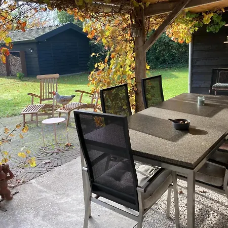 Holiday home Uniek Bommelgaard, In Het Prachtige Rivierenland!
