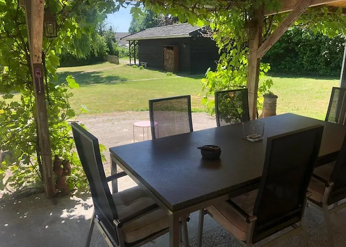 Uniek Bommelgaard, In Het Prachtige Rivierenland!