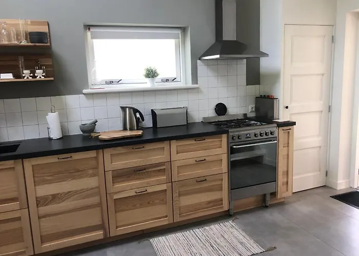 Uniek Bommelgaard, In Het Prachtige Rivierenland! Hurwenen