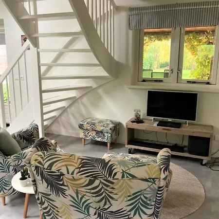 Uniek Bommelgaard, In Het Prachtige Rivierenland! Ferienhaus Hurwenen