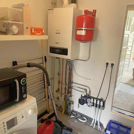 Uniek Bommelgaard, In Het Prachtige Rivierenland! Hurwenen