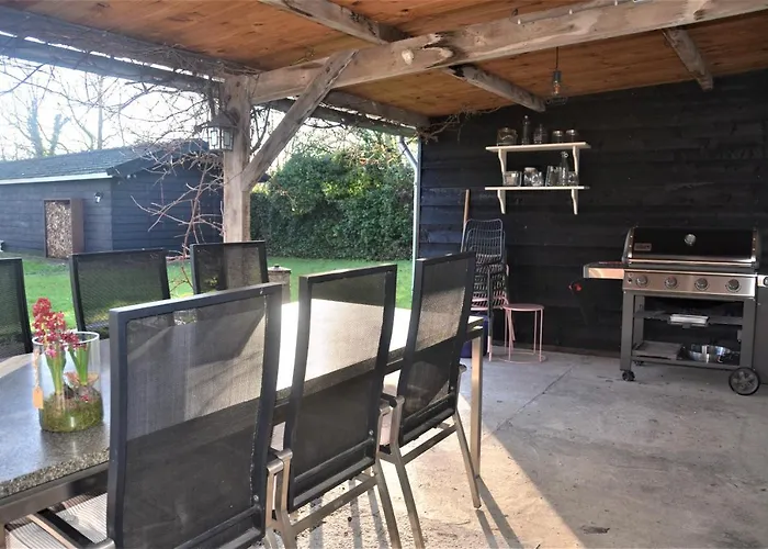 Uniek Bommelgaard, In Het Prachtige Rivierenland! Hurwenen